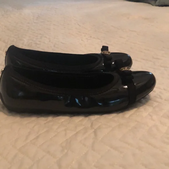 Michael Kors Rover Lux Black patent girls flats, size 2 - Picture 4 of 6